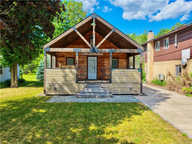  2 BR,  2.00 BTH &nbsp;Cottage style home in Hunter