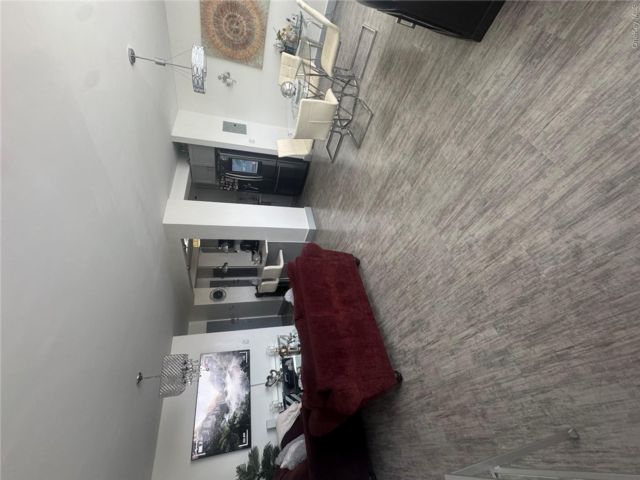 [PHOTO]