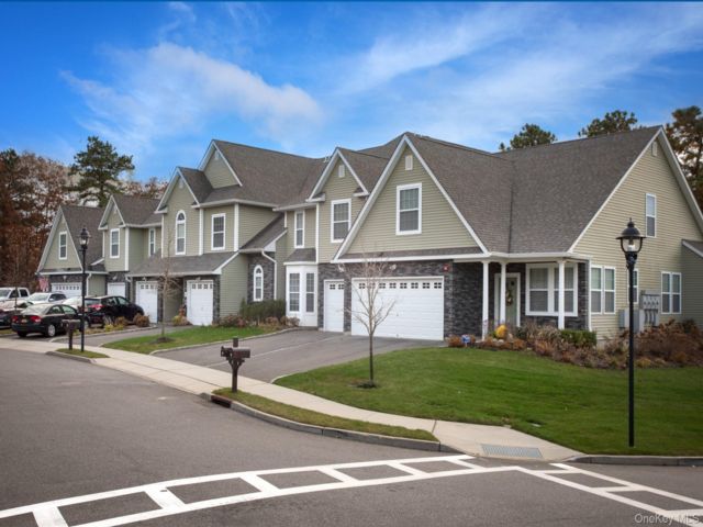  2 BR,  2.00 BTH &nbsp;Includes legal  style home in Ridge