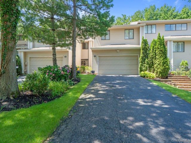  3 BR,  4.00 BTH &nbsp;Condo style home in Woodbury