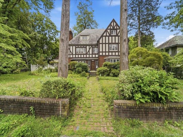 6 BR,  6.00 BTH &nbsp;Tudor style home in Mount Vernon