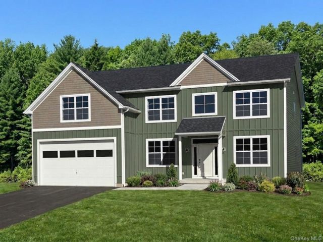  3 BR,  3.00 BTH &nbsp;Colonial style home in Poughkeepsie