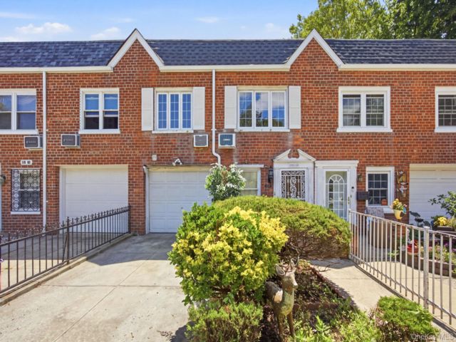  4 BR,  2.00 BTH &nbsp;Colonial style home in Ozone Park