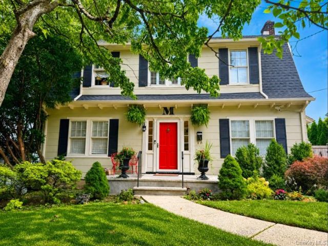  4 BR,  2.00 BTH &nbsp;Colonial style home in Douglaston