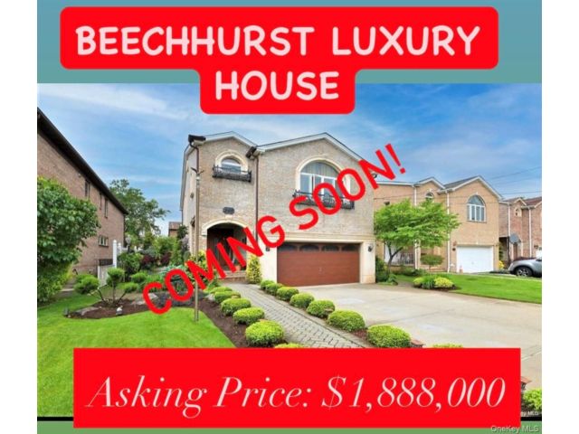  4 BR,  4.00 BTH &nbsp;Colonial style home in Whitestone