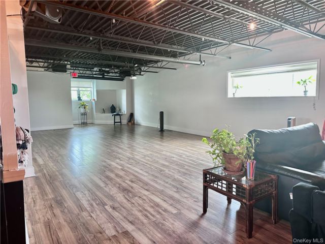 Studio,  0.00 BTH &nbsp;Commercial style home in Oceanside