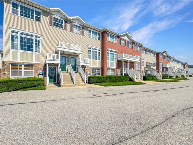  3 BR,  2.00 BTH &nbsp;Condo style home in Cornell