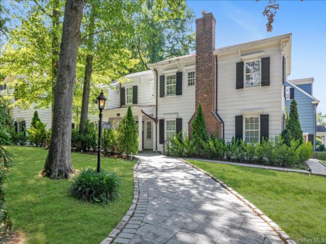  5 BR,  5.00 BTH &nbsp;Colonial style home in Douglaston