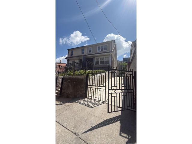  8 BR,  4.00 BTH &nbsp;Other style home in Jerome Avenue