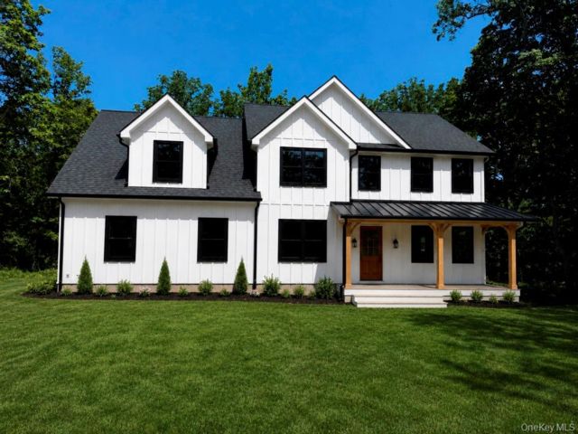  4 BR,  3.00 BTH &nbsp;Colonial style home in Highland