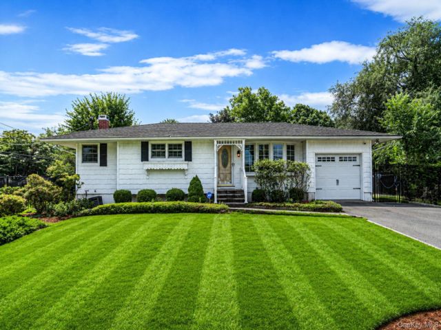  3 BR,  1.00 BTH &nbsp;Ranch style home in Centereach