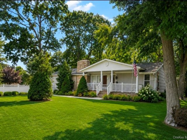  2 BR,  1.00 BTH &nbsp;Ranch style home in Blue Point