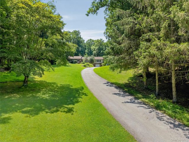  8 BR,  6.00 BTH &nbsp;Ranch style home in Goshen