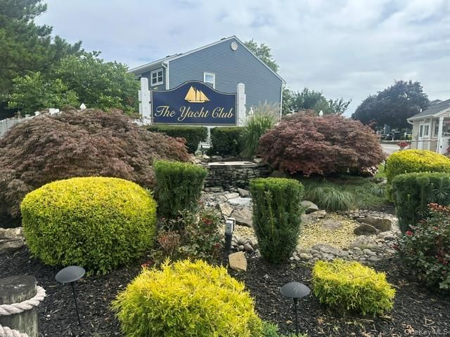  3 BR,  3.00 BTH &nbsp;Condo style home in Island Park
