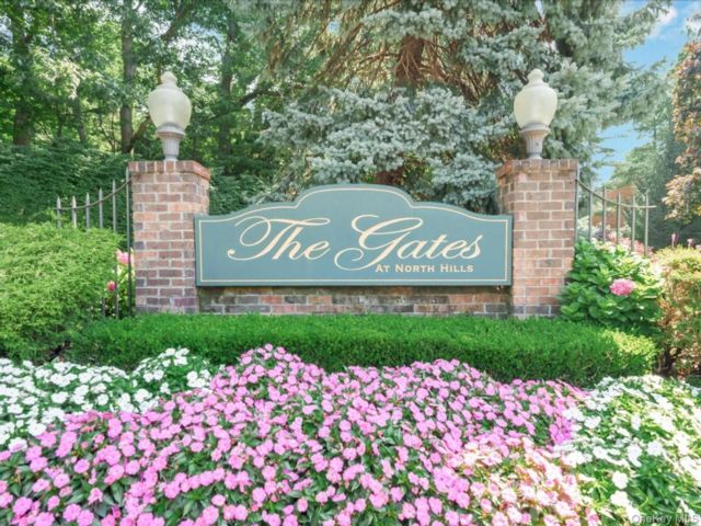  3 BR,  3.00 BTH &nbsp;Condo style home in New Hyde Park