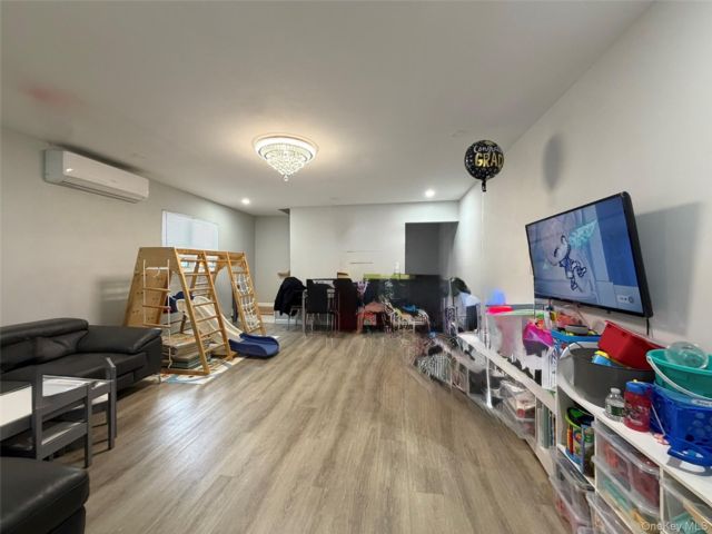 [PHOTO]