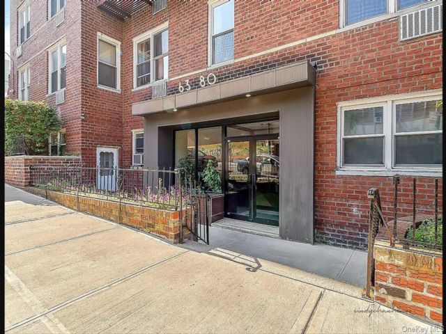  1 BR,  1.00 BTH &nbsp;Other style home in Rego Park