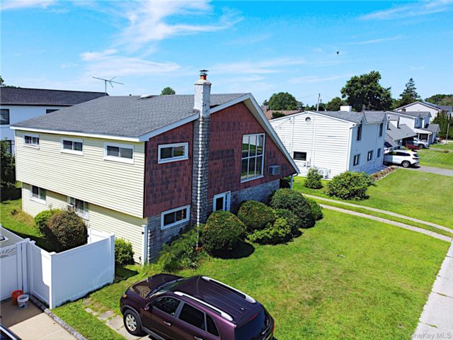  5 BR,  2.00 BTH &nbsp;Split level style home in East Meadow