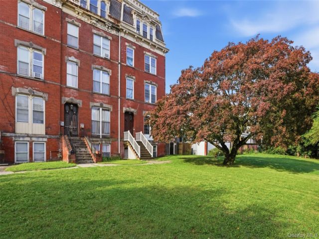 Studio,  0.00 BTH &nbsp;Row dwelling style home in Poughkeepsie