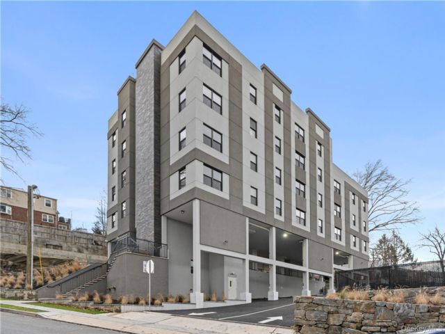  1 BR,  1.00 BTH &nbsp;Contemporary style home in Yonkers