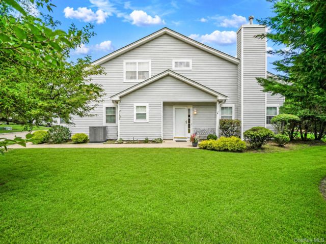 3 BR,  3.00 BTH &nbsp;Condo style home in East Setauket