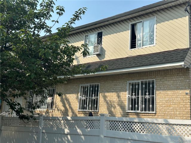  9 BR,  5.00 BTH &nbsp;House style home in Jamaica