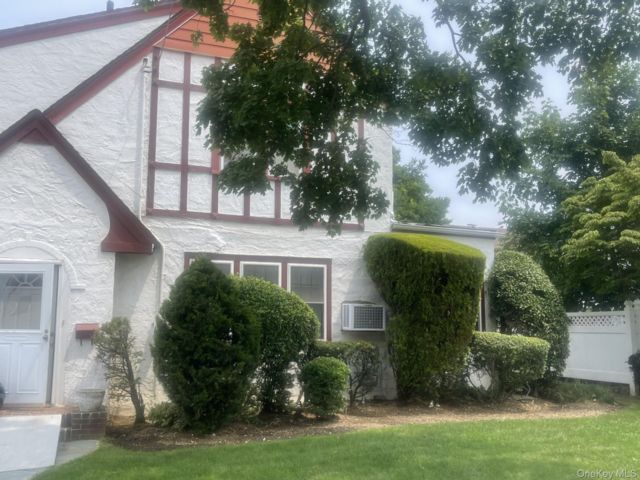 [Woodmere Real Estate, listing number 7321962]