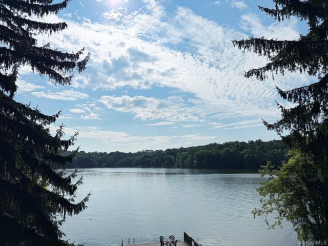  3 BR,  3.00 BTH &nbsp;Ranch style home in Mahopac
