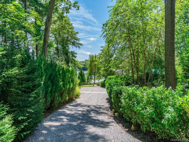  2 BR,  2.00 BTH &nbsp;Cabin style home in Mattituck