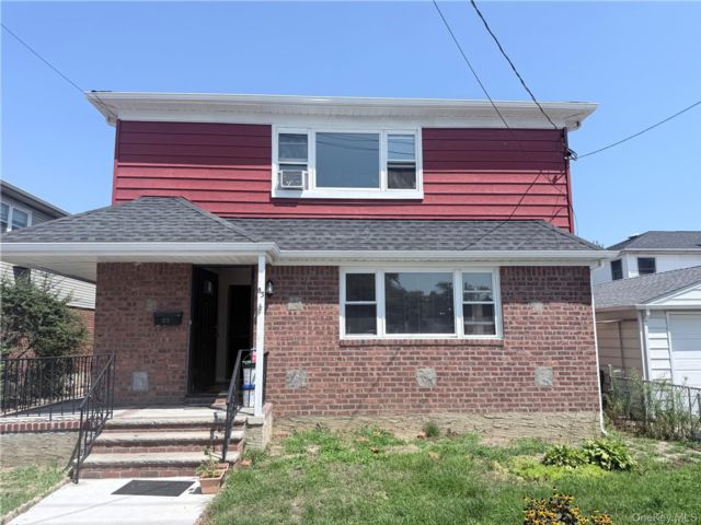  3 BR,  1.00 BTH &nbsp;Colonial style home in Valley Stream
