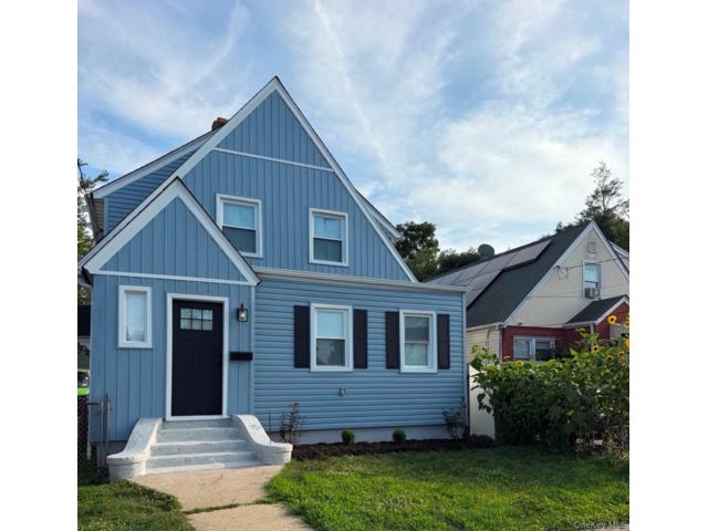  4 BR,  2.00 BTH &nbsp;Colonial style home in Hempstead