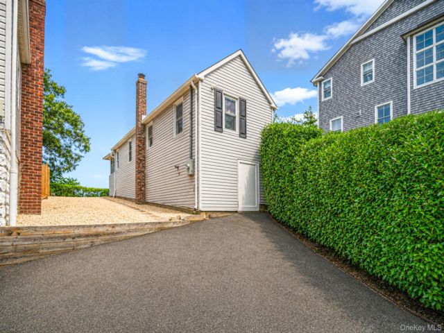  1 BR,  1.00 BTH &nbsp;Cottage style home in Poquott