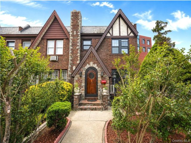  4 BR,  4.00 BTH &nbsp;Tudor style home in Rego Park