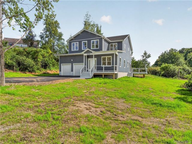  4 BR,  3.00 BTH &nbsp;Colonial style home in Milton
