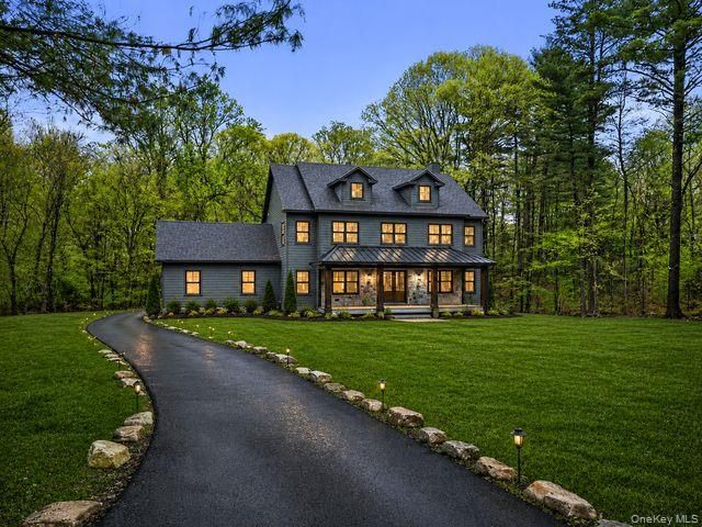  4 BR,  5.00 BTH &nbsp;Colonial style home in Bedford