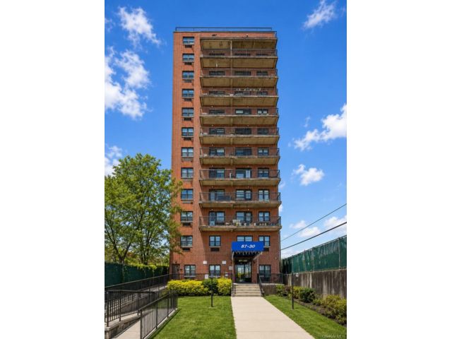 Studio,  1.00 BTH &nbsp;High rise style home in Rego Park