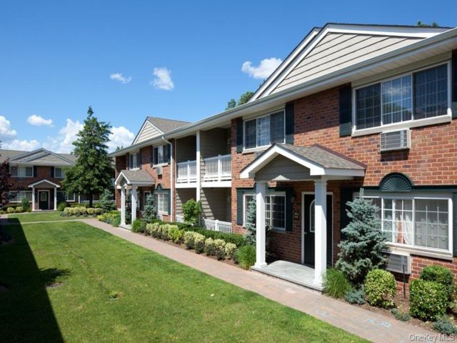  2 BR,  1.00 BTH &nbsp;Includes legal  style home in West Babylon