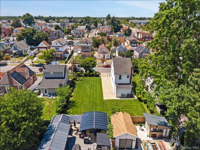 Lot <b>Size:</b>  &nbsp;House style home in Laurelton