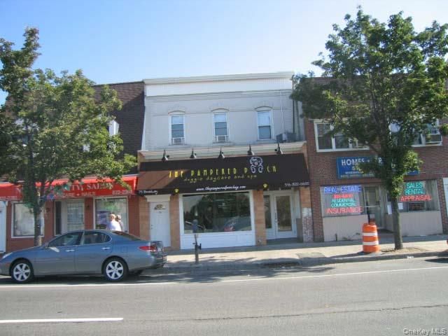Studio,  0.00 BTH &nbsp;Commercial style home in Hicksville