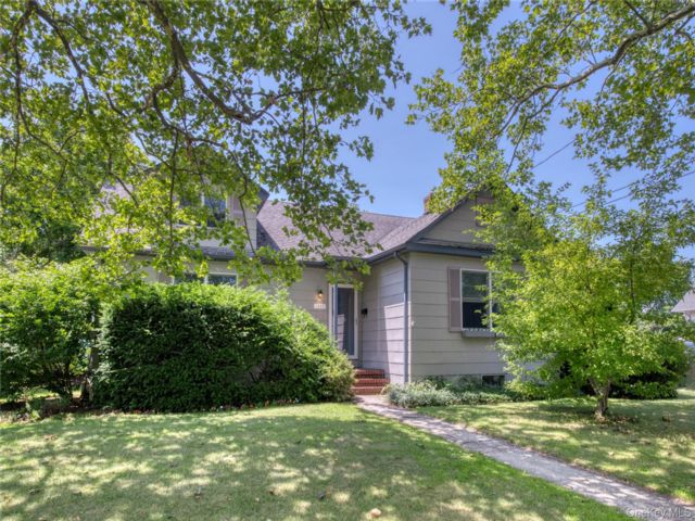  4 BR,  2.00 BTH &nbsp;Cape cod style home in Riverhead