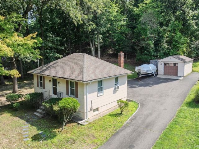  2 BR,  1.00 BTH &nbsp;Cottage style home in Northport