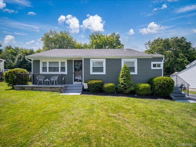  3 BR,  2.00 BTH &nbsp;Contemporary style home in Newburgh