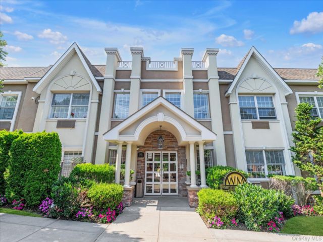 1 BR,  1.00 BTH &nbsp;Garden style home in Whitestone