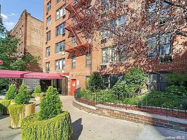  1 BR,  1.00 BTH &nbsp;Other style home in Woodside