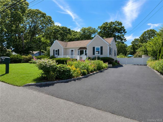 [Selden Real Estate, listing number 7322403]