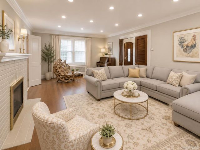  8 BR,  7.00 BTH &nbsp;Colonial style home in Flushing