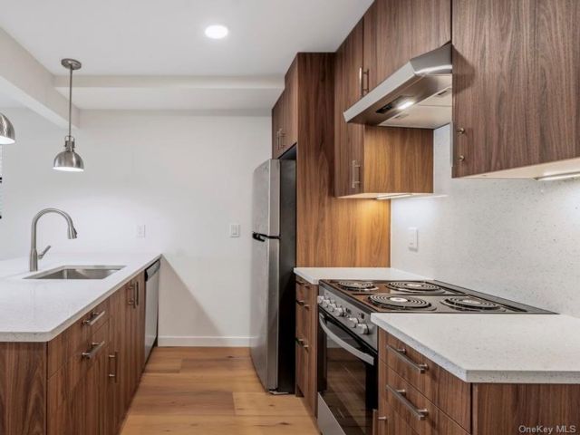  3 BR,  2.00 BTH &nbsp;Other style home in Ridgewood