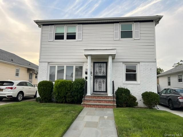  3 BR,  2.00 BTH &nbsp;Other style home in Whitestone