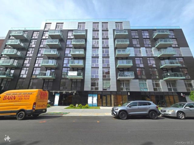  2 BR,  2.00 BTH &nbsp;Contemporary style home in Rego Park
