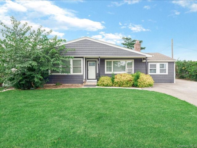  1 BR,  1.00 BTH &nbsp;Cape cod style home in Farmingdale